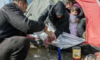 عکس: نوزاد مادرپناهجو در چادر متولد شد