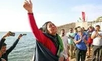 دختر ایرانی، رکورد جهانی شنا با دست بسته را جابه‌جا کرد