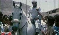 عکس: مصاحبه آیت‌الله خلخالی از روی اسب