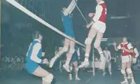 دربی سرخابی‌ها روی تور والیبال