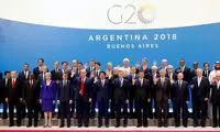 چهره بن‌سلمان هنگام عبور اردوغان از مقابل او!