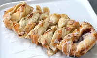 طرز تهیه نان زغال اخته به همراه پنیر