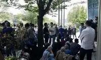 تحصن سهامداران مقابل بورس در سعادت‌آباد