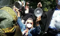 عکسی خاص از تجمع اعتراضی بازنشستگان