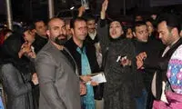 اعتراض خانم بازیگر مقابل سینما +عکس
