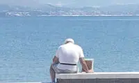 روش جالب پیرمرد ایتالیایی برای زنده نگه داشتن یاد همسرش