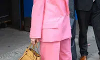 خوش‌استایل‌ترین ستاره‌ها؛ جنیفرِ جنگلی و کریستن بل صورتی