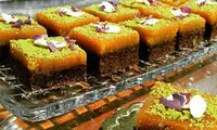 طرز تهیه کیک کاکائویی با تزئین حلوا