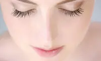 راز دوام بیشتر آرایش روی پوست‌های چرب