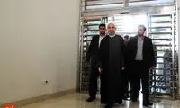 عکس: دست بوسی در ستاد یک کاندیدا