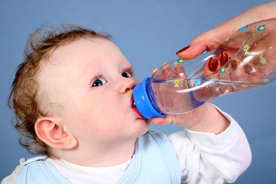 کودک باید روزی چقدر آب بخورد؟