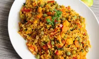 طرز تهیه پلوی قهوه‌ ای با هویج و نخود فرنگی