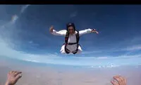 این دختر ایرانی متخصص سقوط است