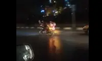 اقدام خطرناک موتورسوار جوان در مشهد! 