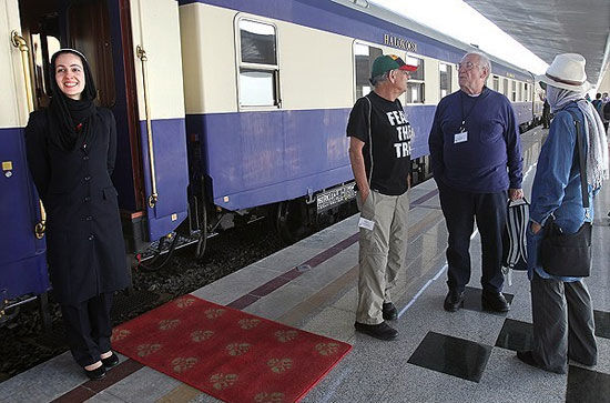 عکس: قطار گردشگران خارجی در اصفهان