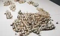 ساخت کلانشهر زنده با 635 مجسمه کاغذی