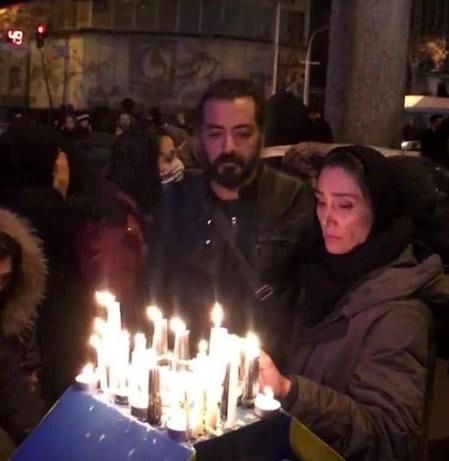 هدیه تهرانی زیر پل حافظ شمع روشن کرد