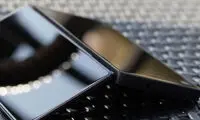 تلفن تاشو با ضخامت کمتر از ۱۰ میلیمتر