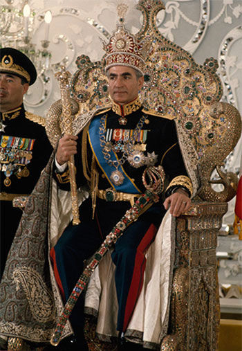 شاه رابطه بین جامعه با دولت را به‌هم زد