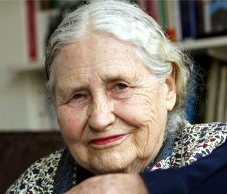 پیرترین برنده نوبل ادبیات 94 ساله شد +عکس