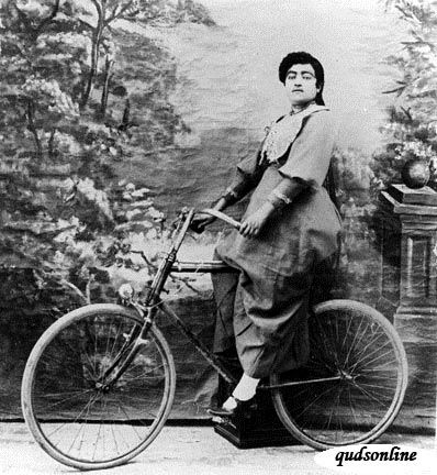 زنِ دوچرخه سوار دوران قاجار! +عکس