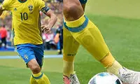 عکس: زلاتان با ساق بند PSG مقابل ایرلند