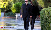 عزاداری لاریجانی در جوار مقبره‌ی شهدای گمنام