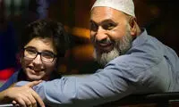 فرخ‌نژاد و پسرش در پشت صحنه گشت ارشاد