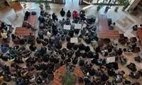 عکسی پربازدید از صف‌آراییِ دانشجویان معترض 