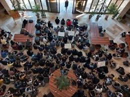 عکسی پربازدید از صف‌آراییِ دانشجویان معترض 