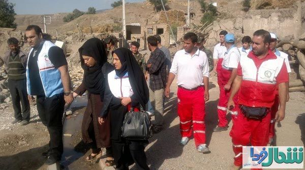 عکس؛ سلیمی‌ و همسرش در بین زلزله زدگان