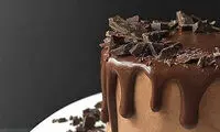 با سس گاناش شکلاتی کیک‌ها را تزئین کنید