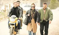 «همه چی عادیه!» از نیمه گذشت