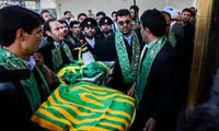 عکس: تعویض پرچم بارگاه مطهر امام رضا (ع)