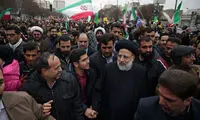 رئیسی هم به جمع راهپیمانان مشهدی پیوست