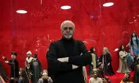 رضا صادقی اپرا می‌خواند
