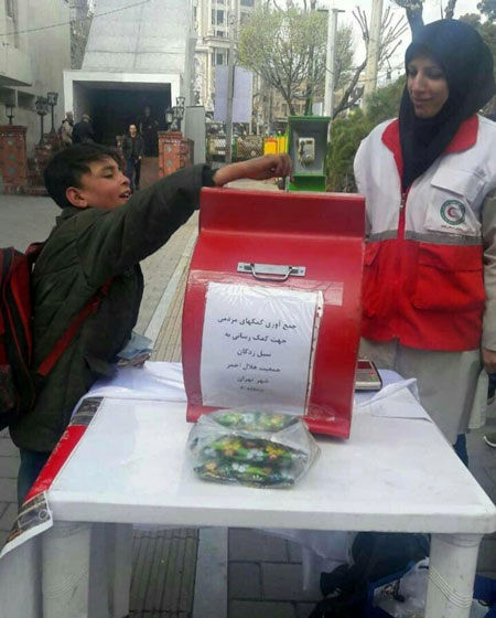 دست یاری کودک کار تهرانی به سوی سیل‌زدگان