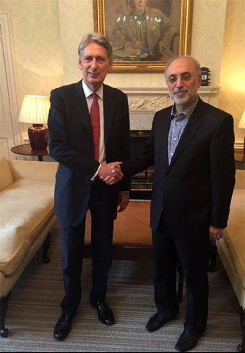 دیدار مرد هسته ای ایران با فیلیپ هاموند