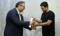 میرکریمی جایزه جشنواره شانگهای را به بهداد رساند