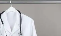 روپوش آویزان آقای دکتر در خودرو جلب توجه کرد