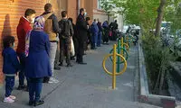 صف عجیب ملاقات مردمی با احمدی‌نژاد