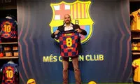 پیراهن پیانیچ با شماره ۸ در فروشگاه بارسلونا