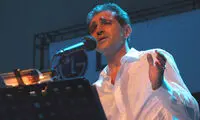فریدون آسرایی: مرداد روی صحنه می روم