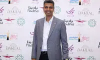 عادل فردوسی‌پور روی فرش قرمز جشن حافظ