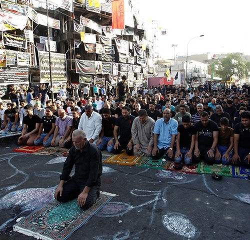عکس: اقامه نماز عید فطر در محل انفجار