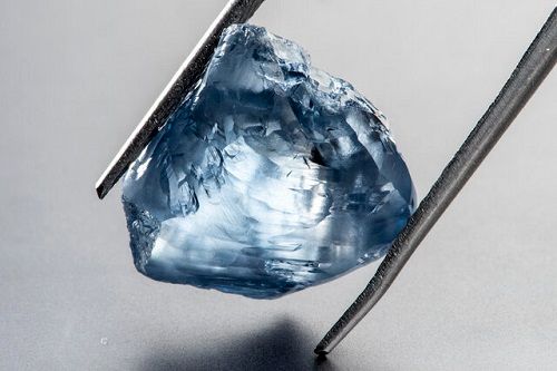 الماس آبی ۱۵میلیون دلار فروش رفت