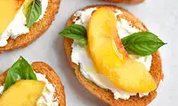 خوشمزه‌هایی با هلو؛ از بستنی تا پای