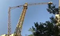 تاورکرین در نیاوران تهران دچار شکستگی شد