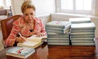 مرگ ملکه تعلیق ادبیات جهان در ۹۲ سالگی
