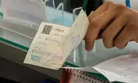 زن ۷۰ ساله به خاطر یک امضا، گرفتار چک همسرش شد